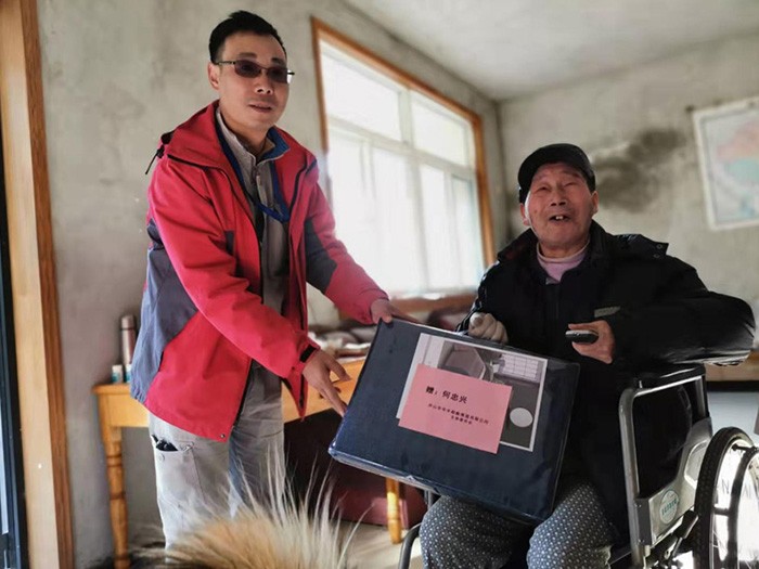 The Party branch committee of our company carries out the activity of sending best wishes to the elderly in warm winter