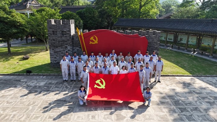 华丰船舶党支部赴新建村南洞开展主题党日活动